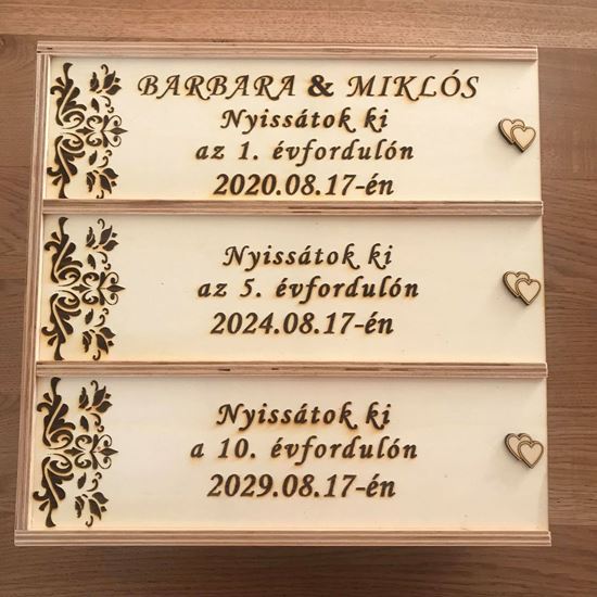 Háromrészes boros ajándékdoboz egyedi felirattal, névvel és dátummal