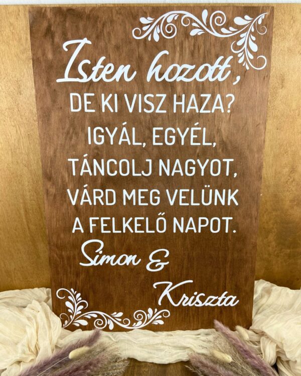 Feliratos tábla esküvőre virágokkal- egyedi nevekkel